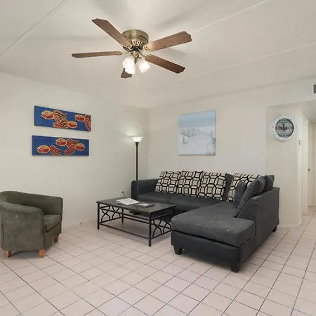Lovely 2 Bed 2 Bath 2Nd Floor Condo By Beach